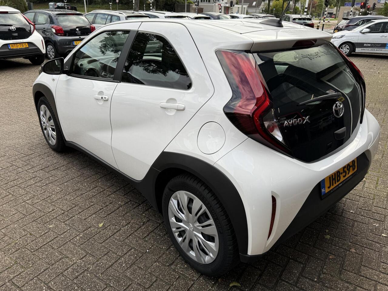 Toyota AYGO X 1.0 VVT-i MT Play / Airco clima/ Apple carplay/ Cruise/ Camera/ Led/ Keyless entry/ Stoel verwarming