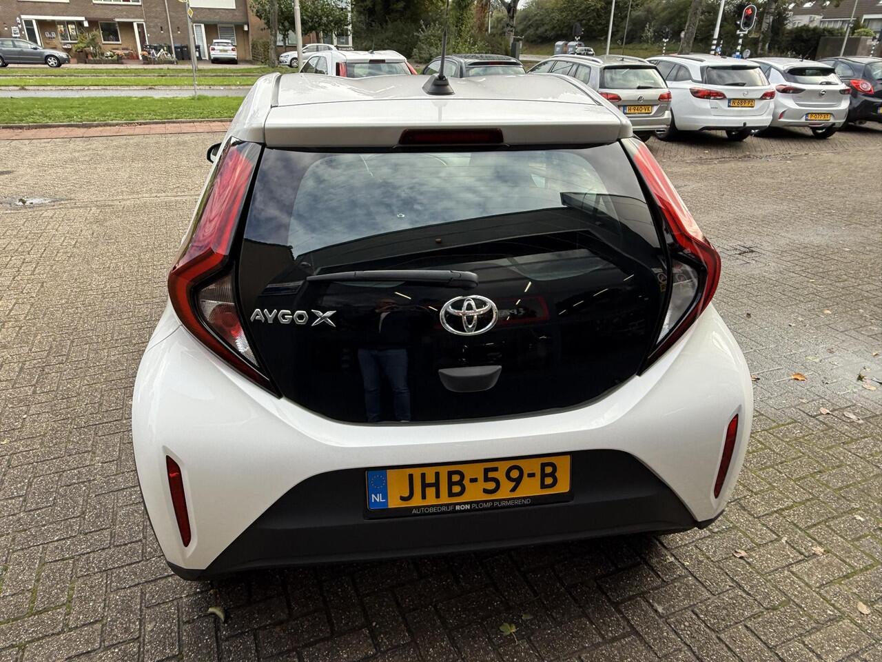 Toyota AYGO X 1.0 VVT-i MT Play / Airco clima/ Apple carplay/ Cruise/ Camera/ Led/ Keyless entry/ Stoel verwarming