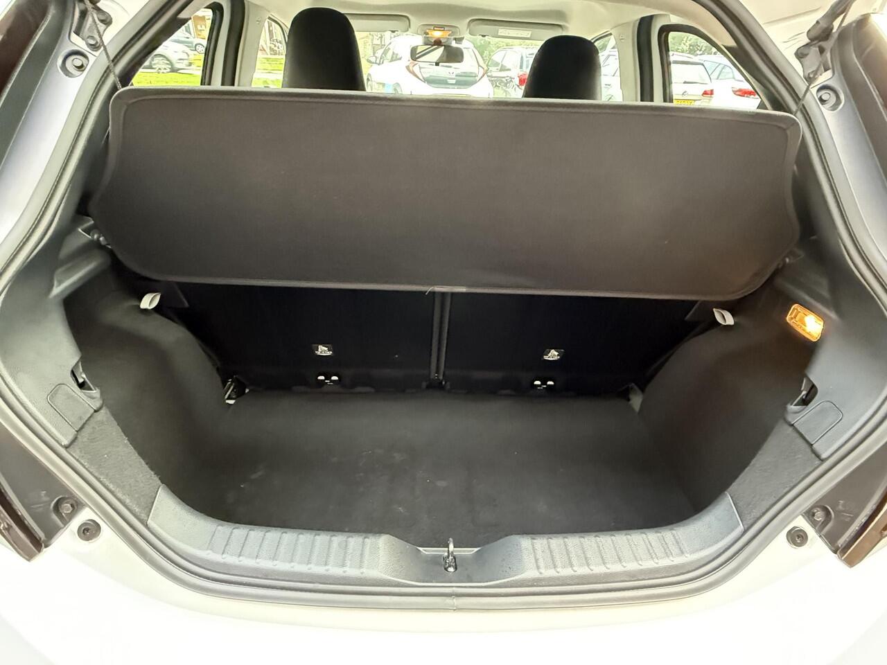 Toyota AYGO X 1.0 VVT-i MT Play / Airco clima/ Apple carplay/ Cruise/ Camera/ Led/ Keyless entry/ Stoel verwarming