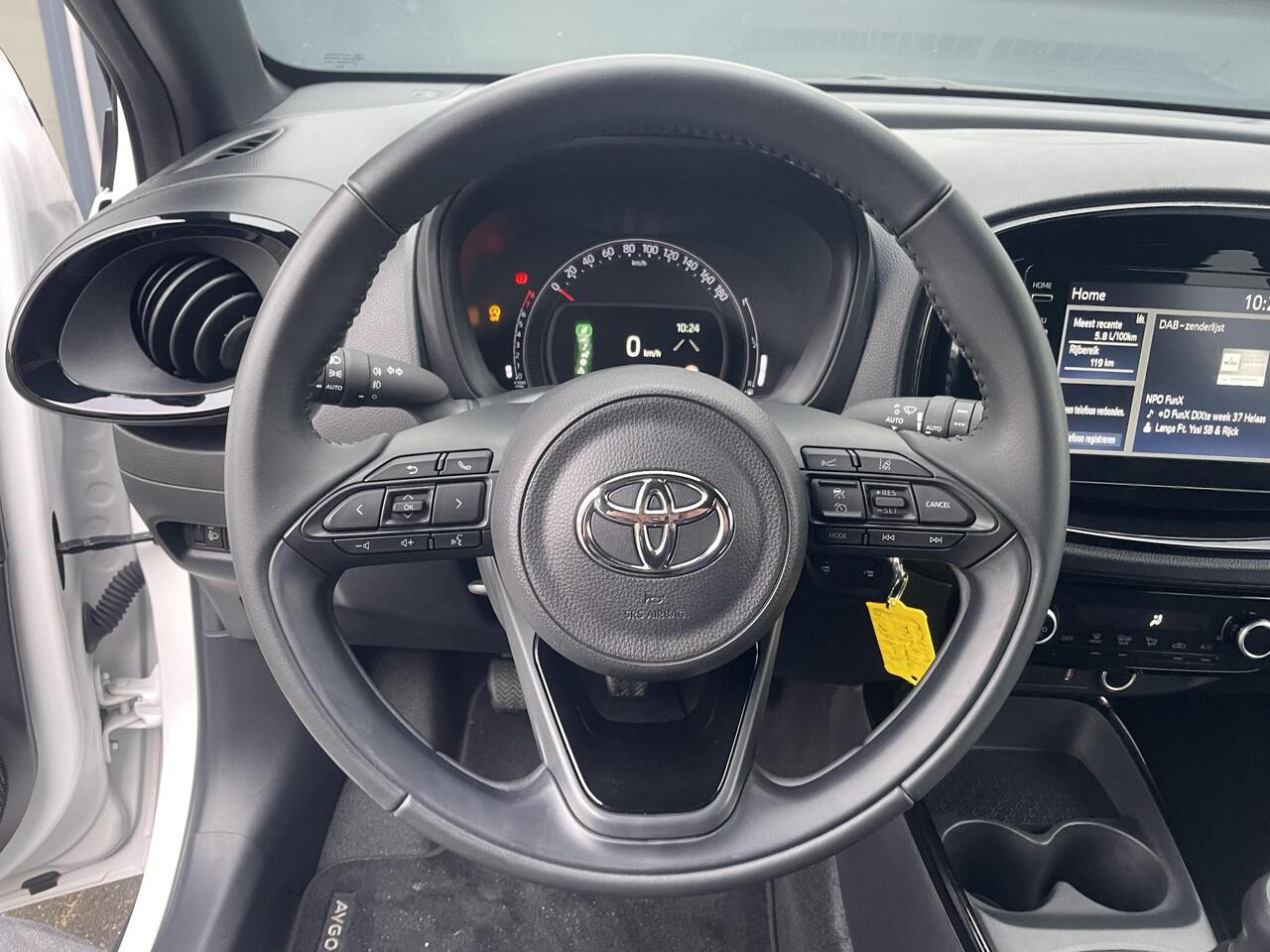 Toyota AYGO X 1.0 VVT-i MT Pulse |17.000 KM | Bitone wit/zwart | Org NL en 1e Eigenaar |