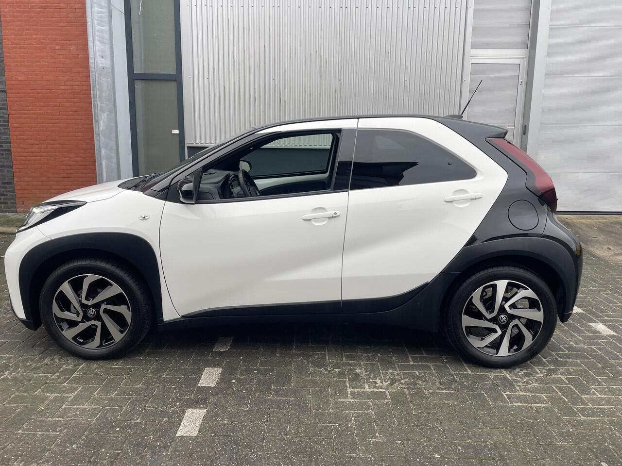 Toyota AYGO X 1.0 VVT-i MT Pulse |17.000 KM | Bitone wit/zwart | Org NL en 1e Eigenaar |