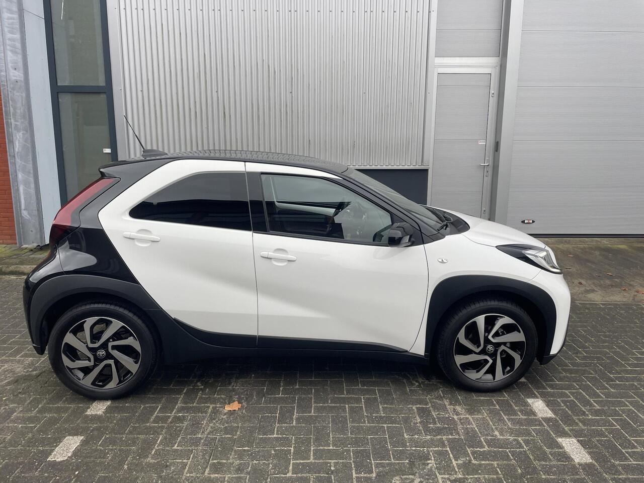 Toyota AYGO X 1.0 VVT-i MT Pulse |17.000 KM | Bitone wit/zwart | Org NL en 1e Eigenaar |