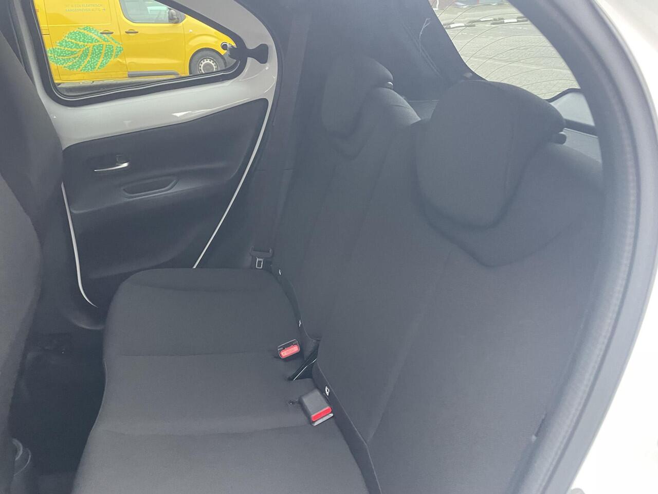 Toyota AYGO X 1.0 VVT-i MT Pulse |17.000 KM | Bitone wit/zwart | Org NL en 1e Eigenaar |