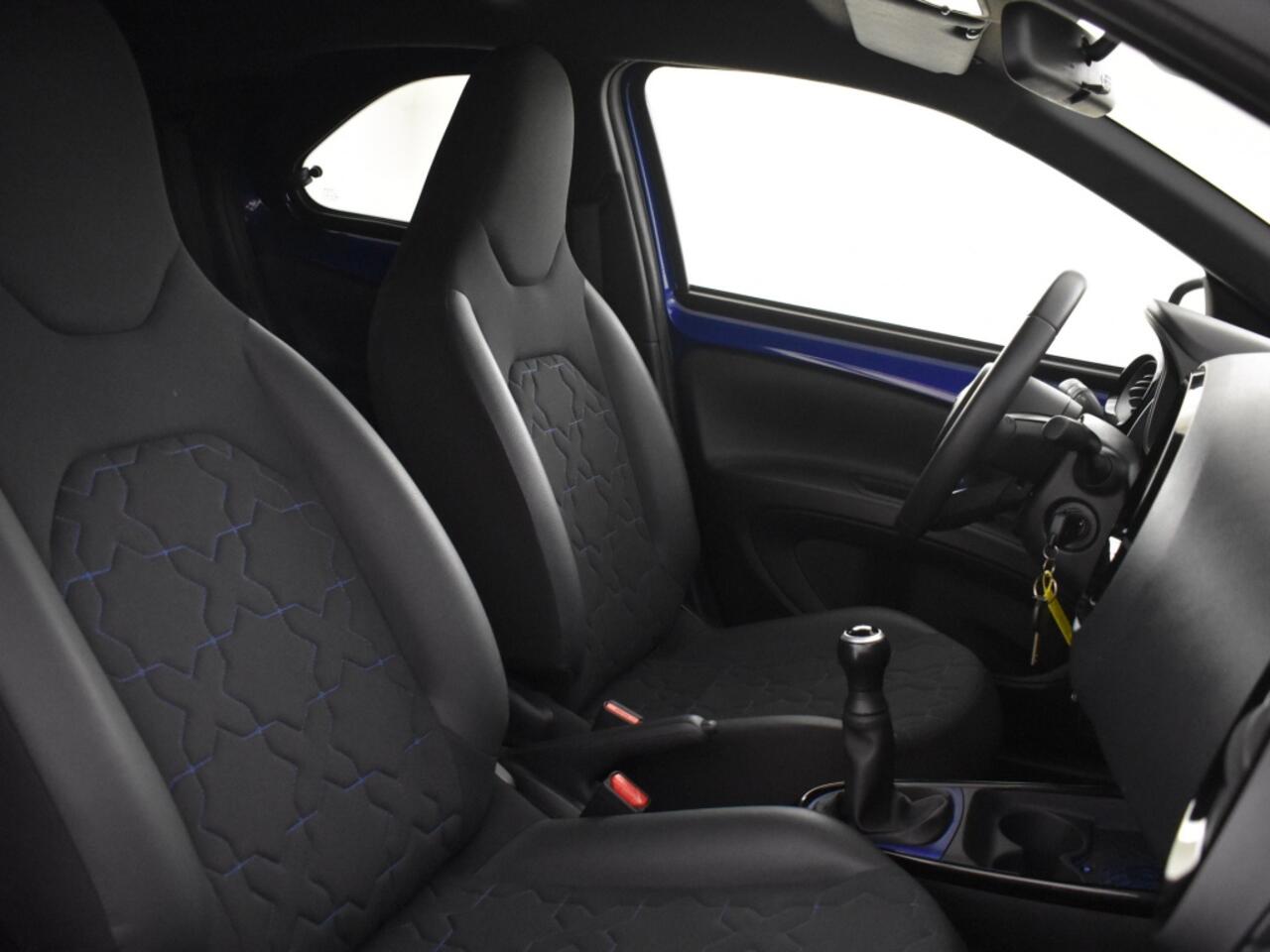 Toyota AYGO X 1.0 VVT-i MT Pulse Bi-Tone | PDC | Stoelverwarming |