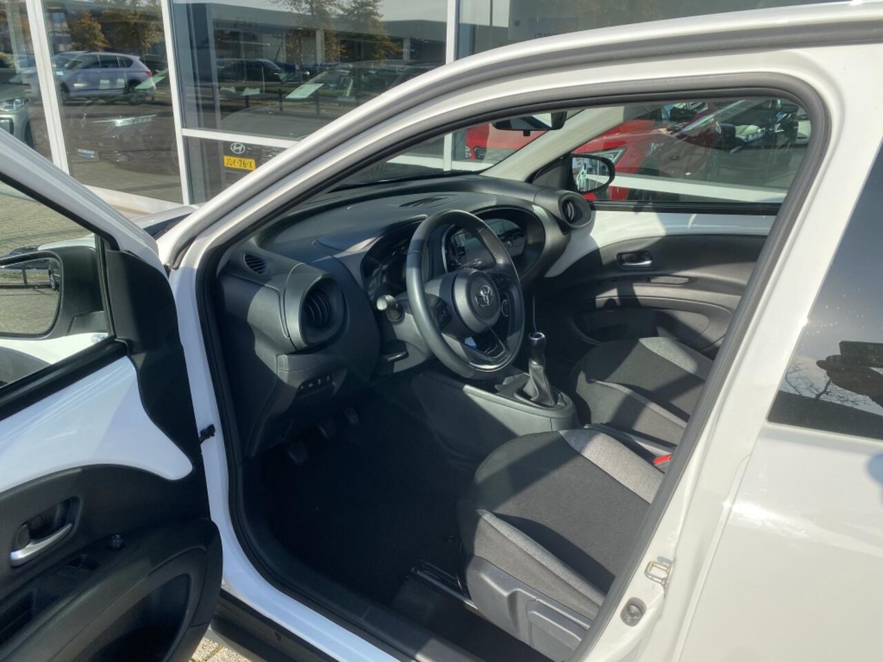 Toyota AYGO X 1.0 VVT-i MT Play