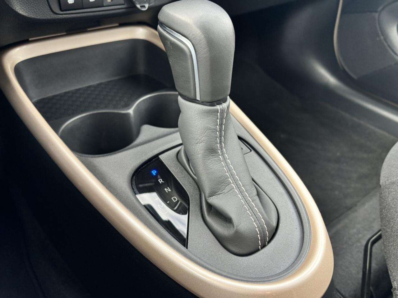 Toyota AYGO X Pulse | Automaat | CarPlay | Stoelverw. | 17'' Lmv