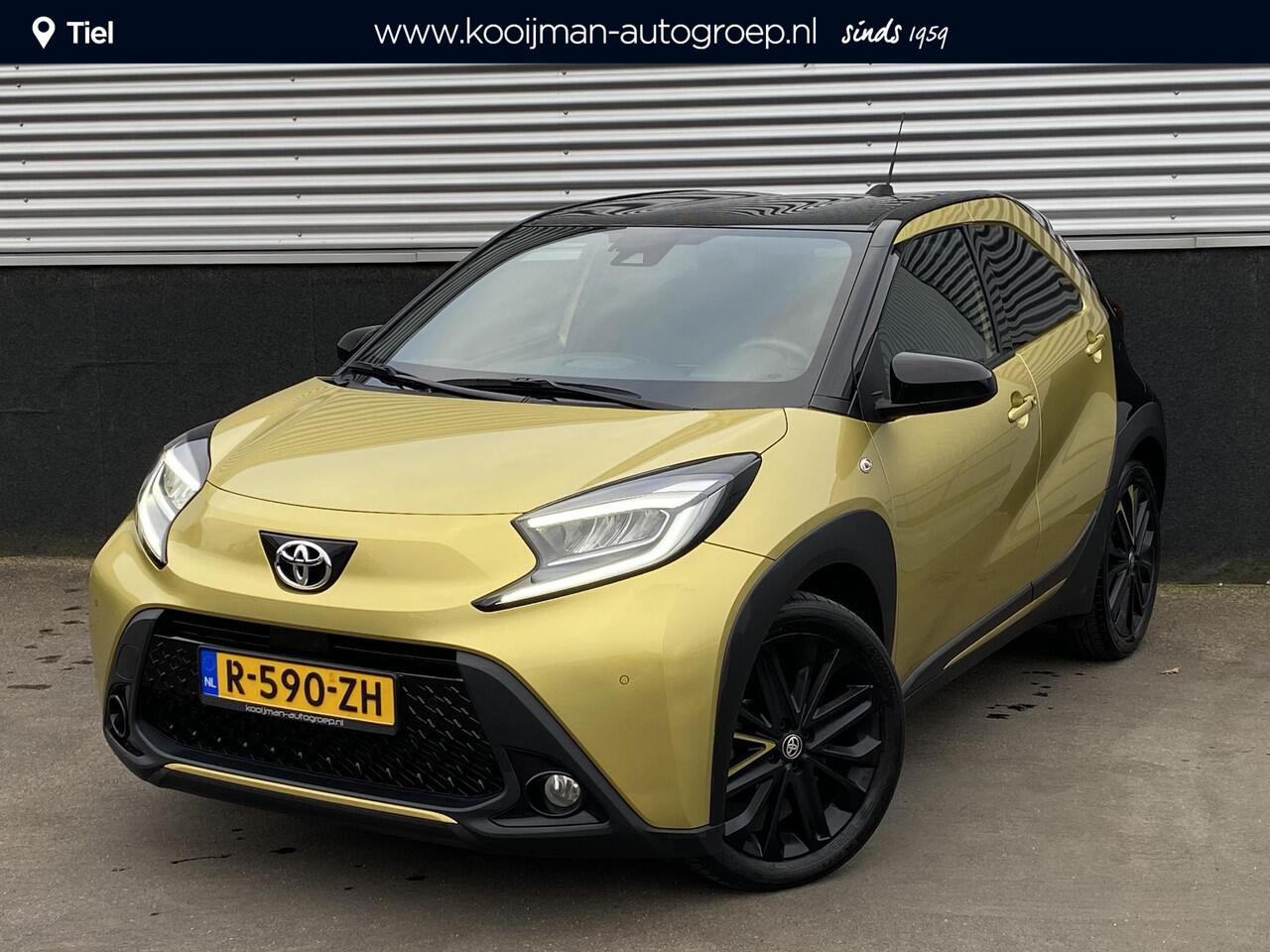 Toyota AYGO X 1.0 VVT-i MT Premium NL-auto vol luxe, boekjes compleet, dealer onderhouden! Stoelverwarming, parkeersensoren, navigatie, Apple CarPlay/Android Auto, JBL premium audio!