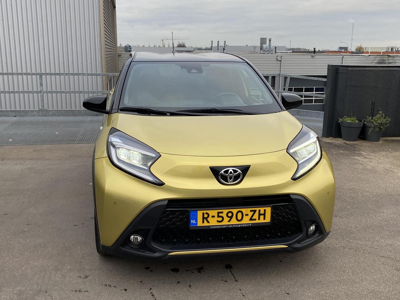 Toyota AYGO X 1.0 VVT-i MT Premium NL-auto vol luxe, boekjes compleet, dealer onderhouden! Stoelverwarming, parkeersensoren, navigatie, Apple CarPlay/Android Auto, JBL premium audio!
