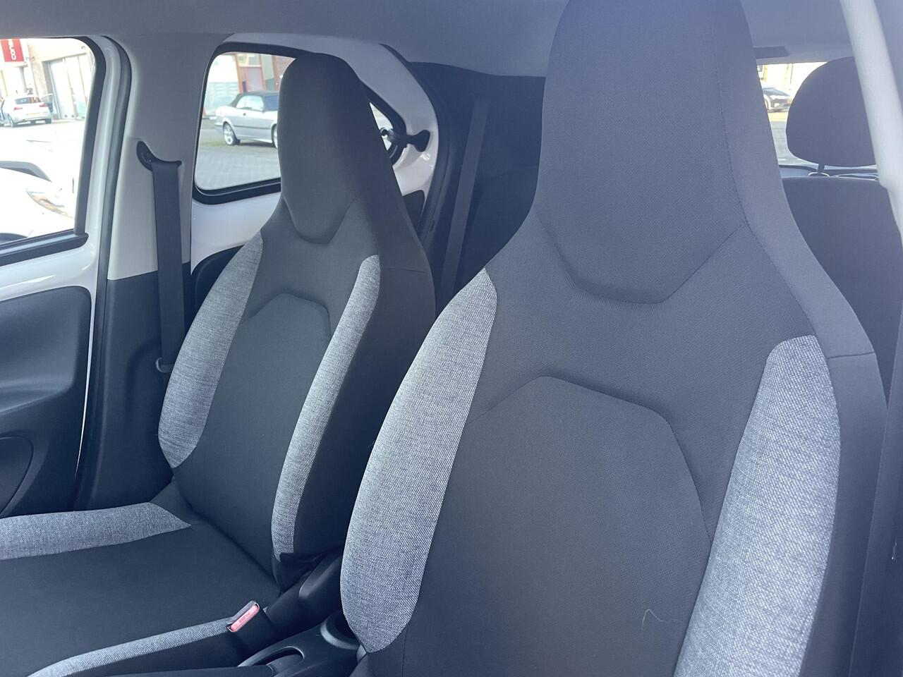 Toyota AYGO X 1.0 VVT-i MT first | All season banden | Parkeersensoren Voor | Lm velgen |