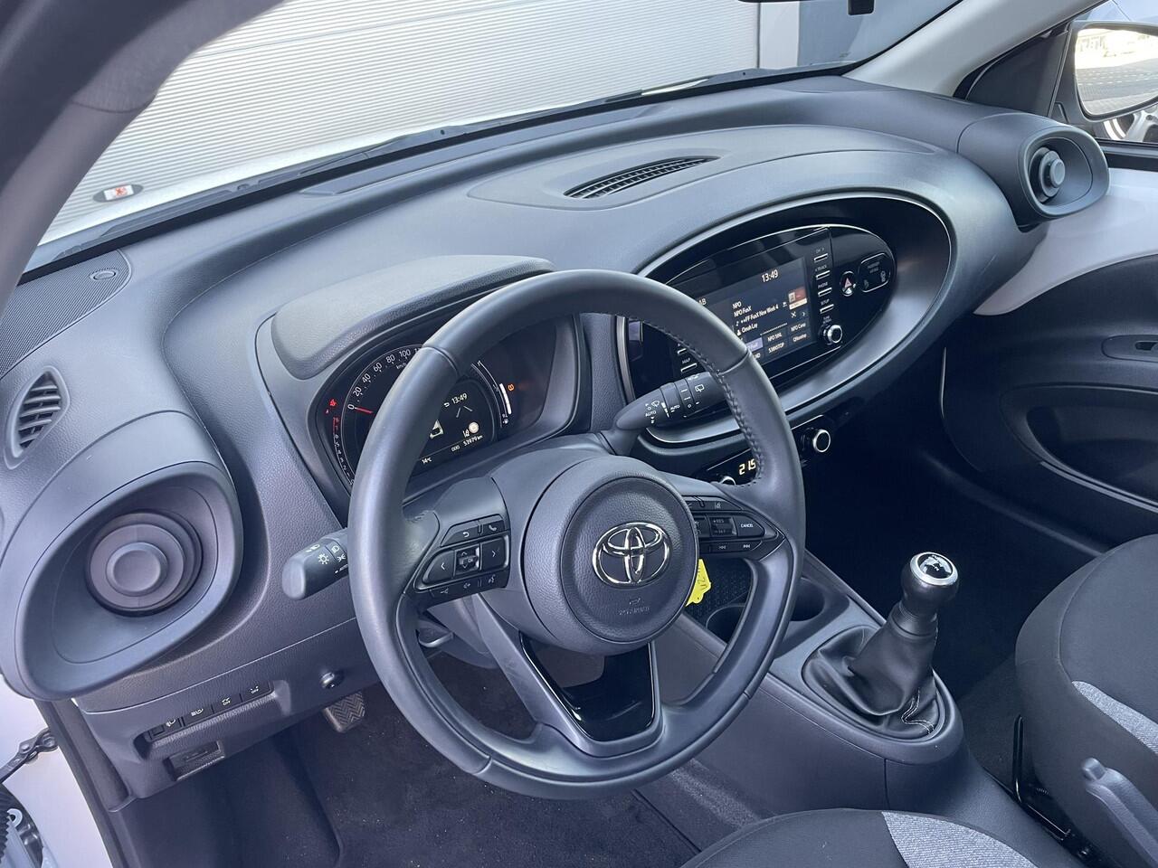 Toyota AYGO X 1.0 VVT-i MT first | All season banden | Parkeersensoren Voor | Lm velgen |