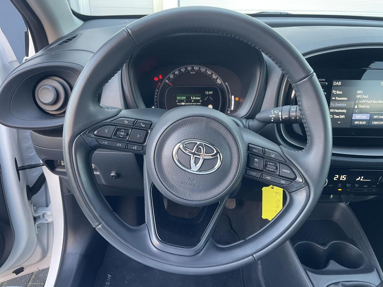 Toyota AYGO X 1.0 VVT-i MT first | All season banden | Parkeersensoren Voor | Lm velgen |