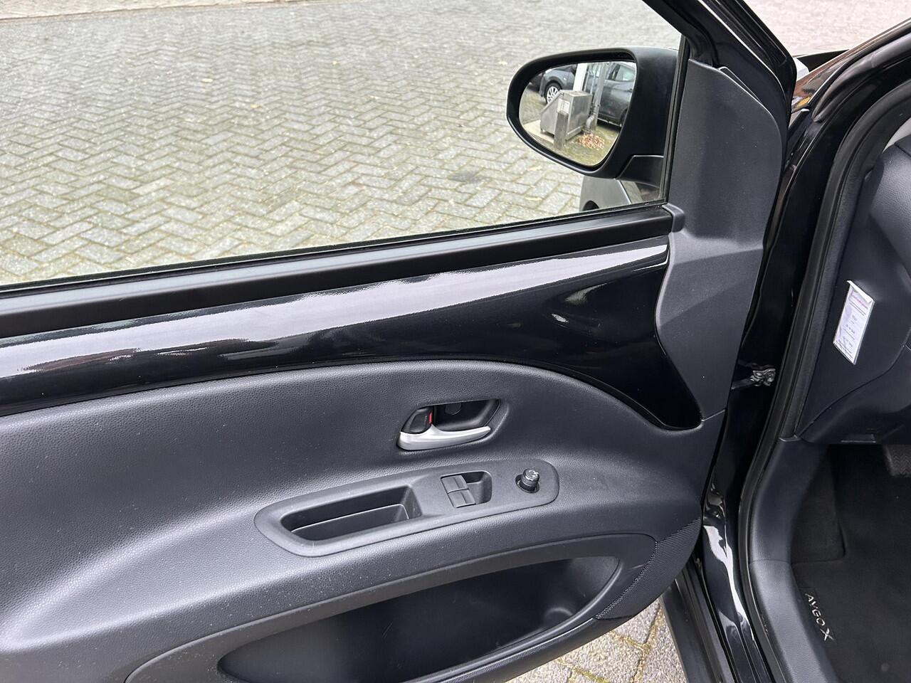 Toyota AYGO X 1.0 VVT-i MT Play