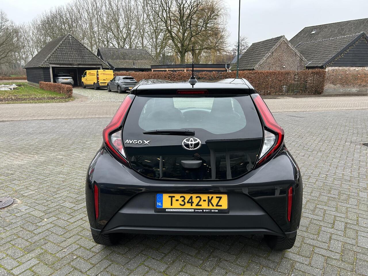 Toyota AYGO X 1.0 VVT-i MT Play