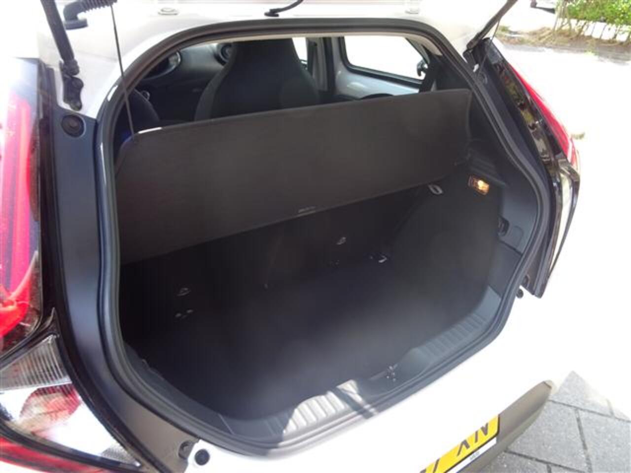 Toyota AYGO X 1.0 VVT-i Play