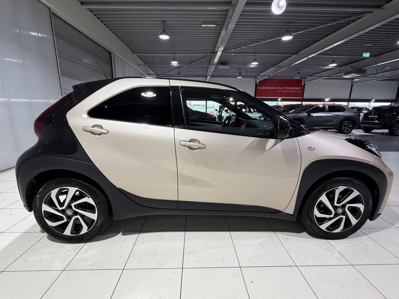 Toyota AYGO X 1.0 VVT-i MT Pulse | Dealer onderhouden | NL-Auto| Apple Carplay | Achteruitrijcamera | Bi-Tone