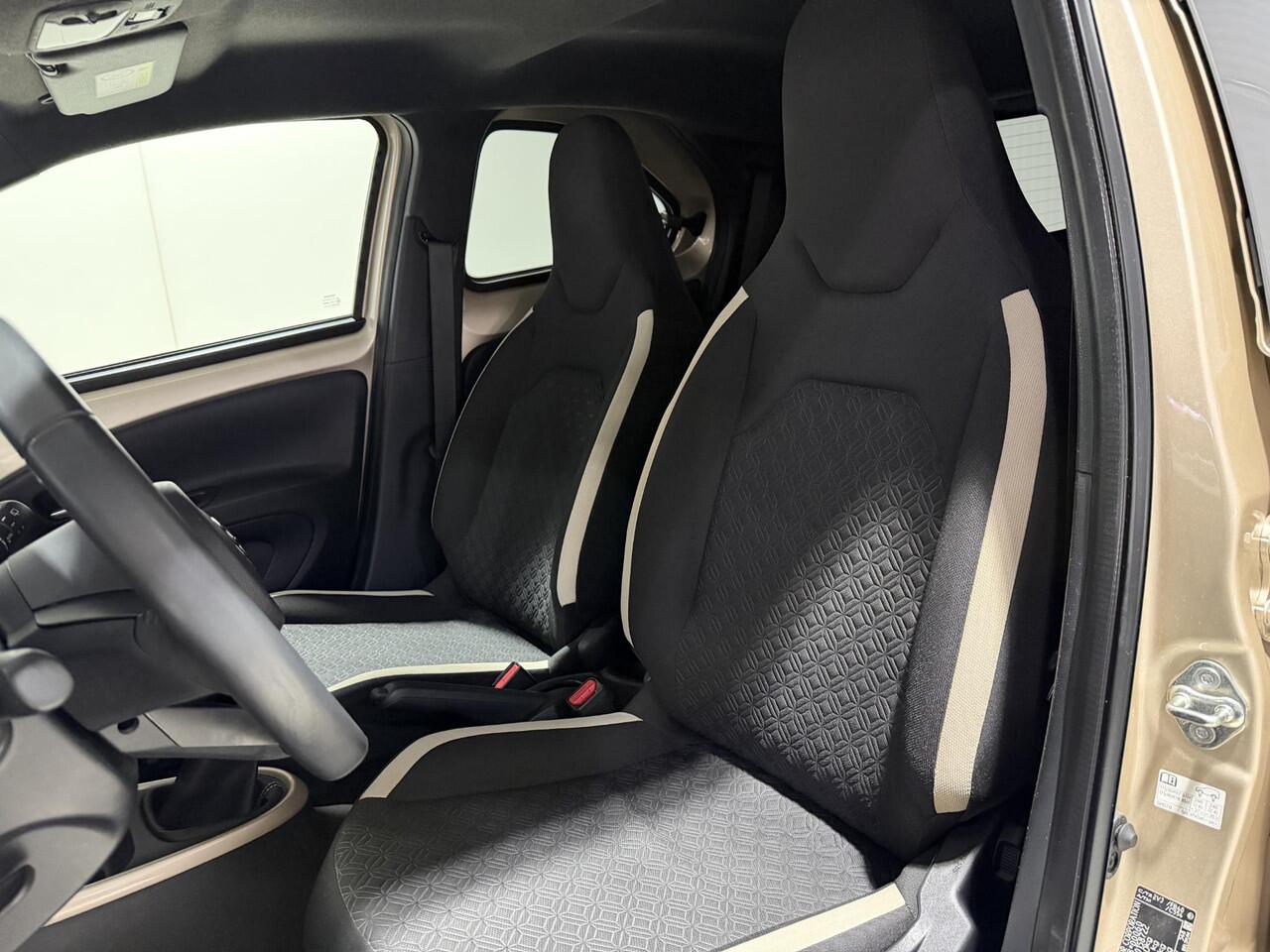 Toyota AYGO X 1.0 VVT-i MT Pulse | Dealer onderhouden | NL-Auto| Apple Carplay | Achteruitrijcamera | Bi-Tone