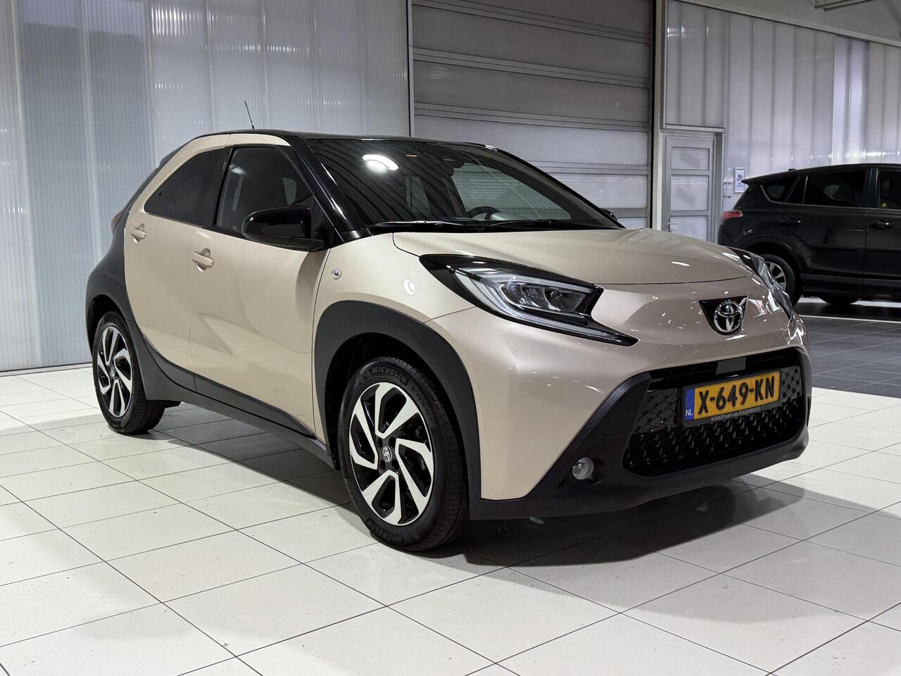 Toyota AYGO X 1.0 VVT-i MT Pulse | Dealer onderhouden | NL-Auto| Apple Carplay | Achteruitrijcamera | Bi-Tone