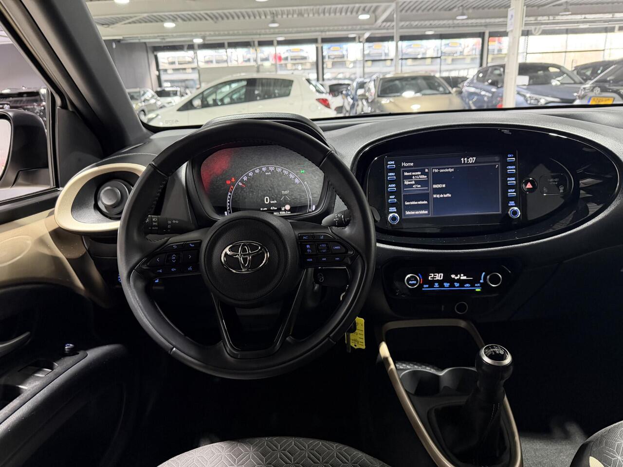 Toyota AYGO X 1.0 VVT-i MT Pulse | Dealer onderhouden | NL-Auto| Apple Carplay | Achteruitrijcamera | Bi-Tone