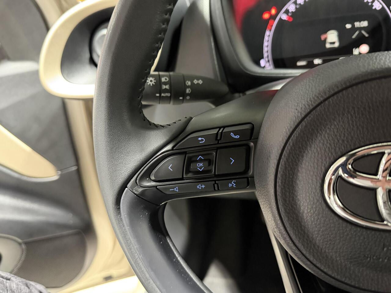 Toyota AYGO X 1.0 VVT-i MT Pulse | Dealer onderhouden | NL-Auto| Apple Carplay | Achteruitrijcamera | Bi-Tone