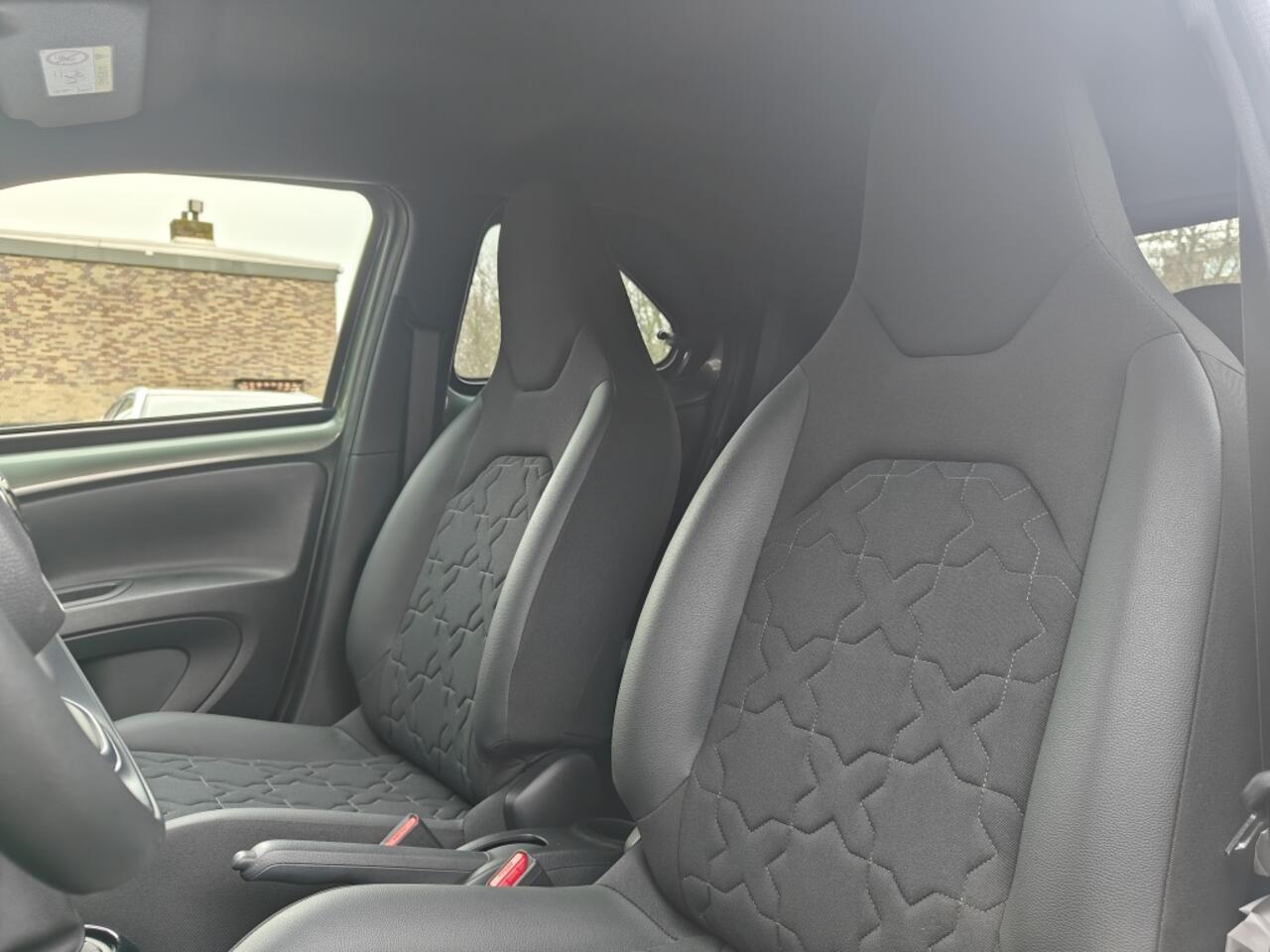 Toyota AYGO X 1.0 VVT-i MT Envy