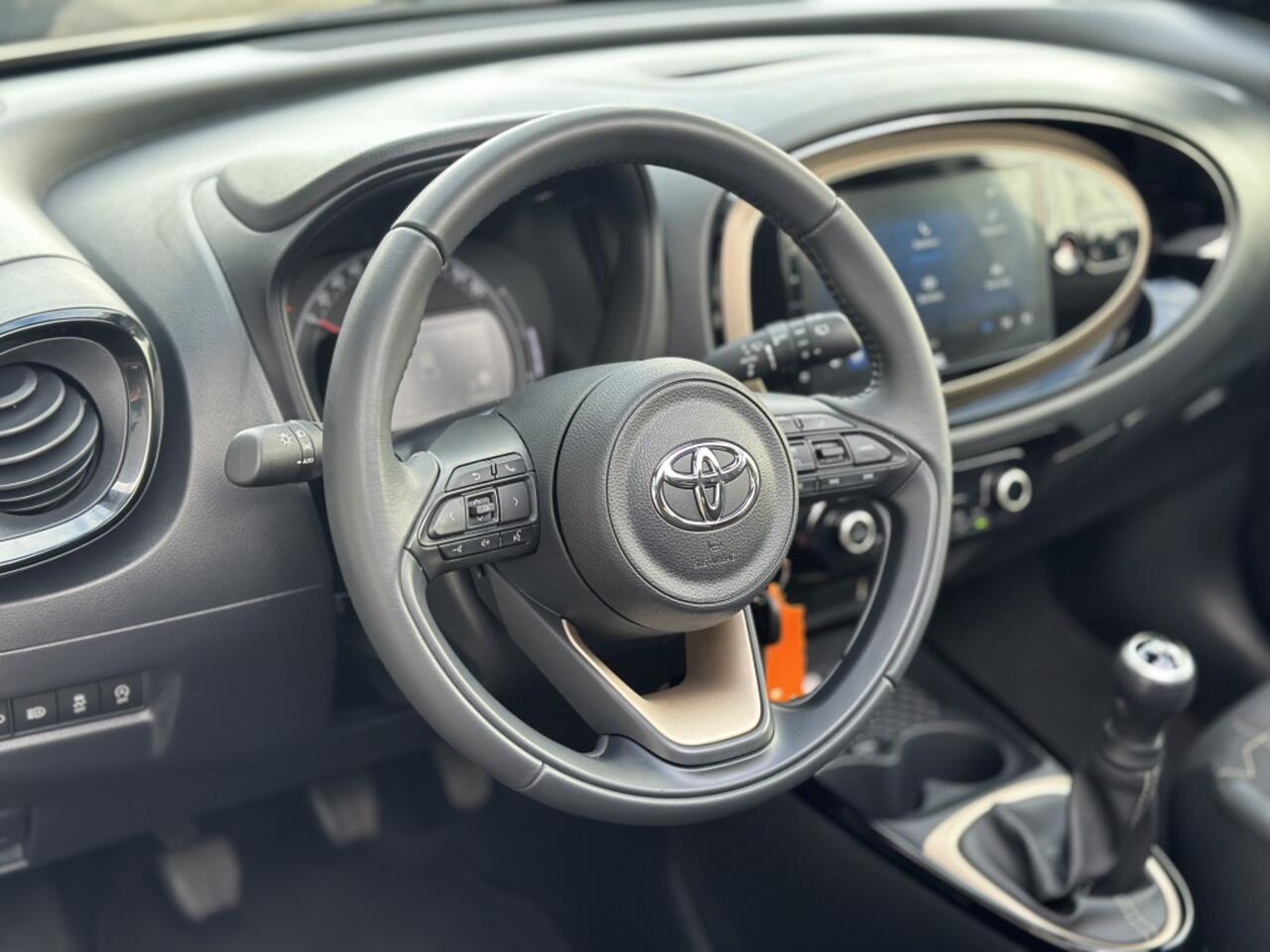 Toyota AYGO X 1.0 VVT-i MT Envy / Elektrisch Vouwdak / JBL / 1e eigenaar / NL