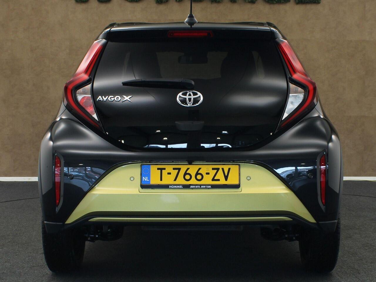 Toyota AYGO X 1.0 VVT-i S-CVT Premium - ORIGINEEL NEDERLANDSE AUTO - PARKEERSENSOREN VOOR EN ACHTER - DRAADLOZE TELEFOON LADER - KEYLESS ENTRY & START - DRAADLOZE APPLE CARPLAY/ANDROID AUTO - STOELVERWARMING