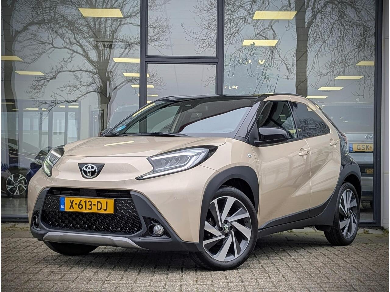 Toyota AYGO X 1.0 VVT-i MT Premium | JBL | Stoelverw. | PDC V+A | Climate control | Keyless | Qi-lader | Camera