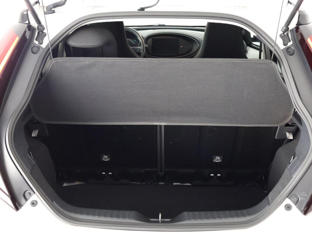 Toyota AYGO X 1.0 BLACK & WHITE SPECIAL EDITION GARANTIE 6-2033 CARPLAY NAVIGATIE.ADAPTIEVE CRUISE. SPECIAL EDITION PACK