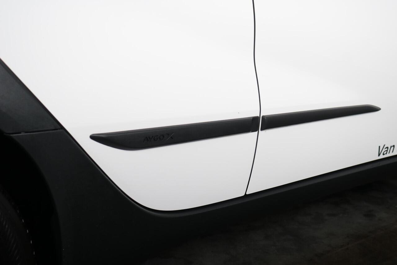 Toyota AYGO X 1.0 VVT-i MT Play, Stootlijsten, Apple Carplay/Android Auto, Parkeercamer, 1e Eigenaar!
