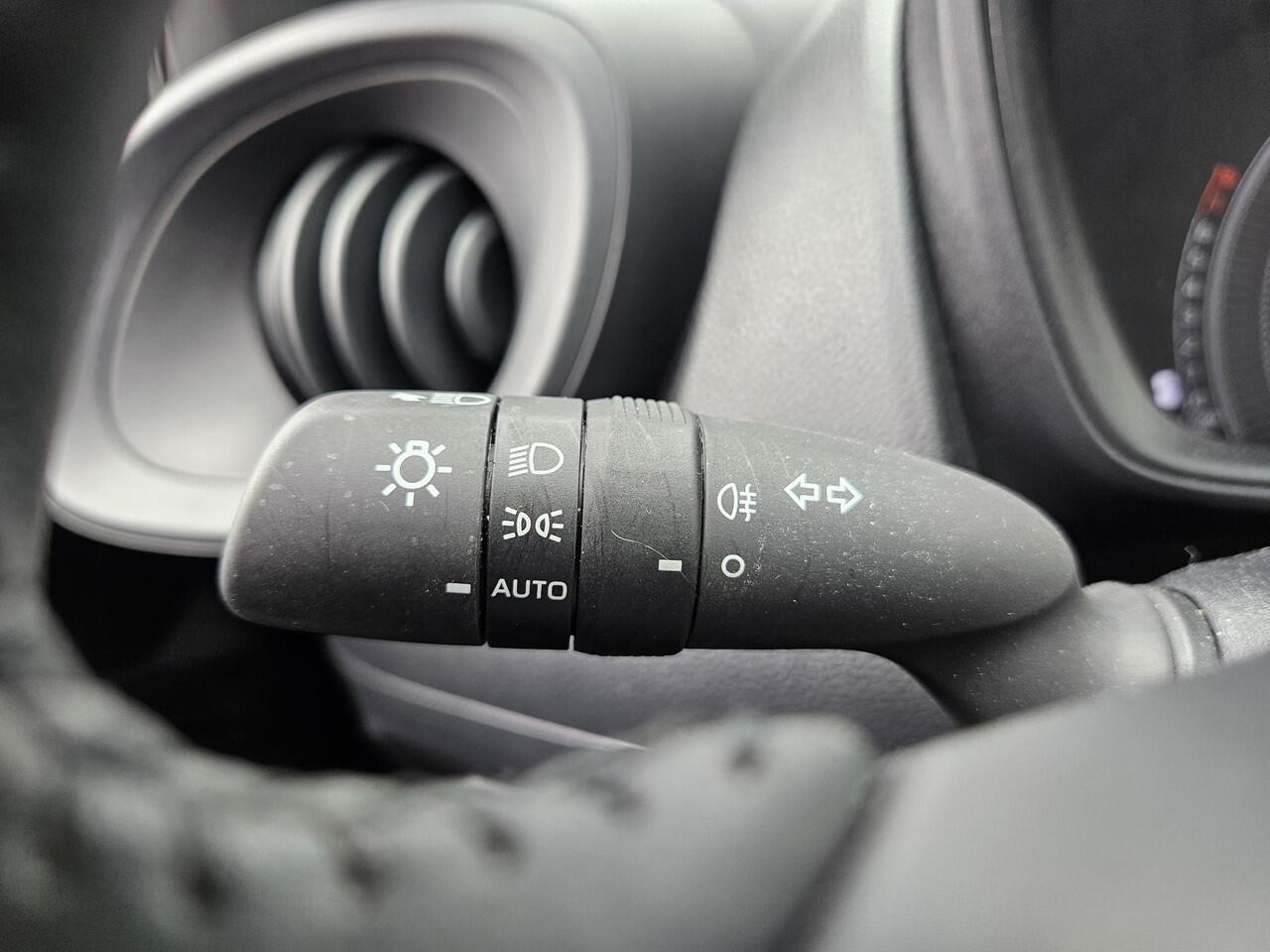 Toyota AYGO X 1.0 VVT-i MT Play | Adaptieve Cruise Control | Apple Carplay & Android Auto | Achteruitrijcamera | Garantie t/m 03-2034 of 200.000km