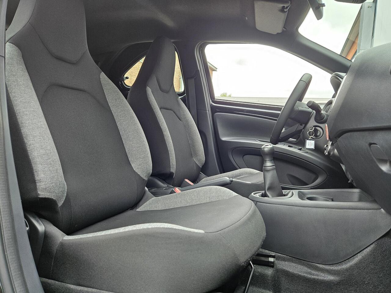 Toyota AYGO X 1.0 VVT-i MT Play | Adaptieve Cruise Control | Apple Carplay & Android Auto | Achteruitrijcamera | Garantie t/m 03-2034 of 200.000km