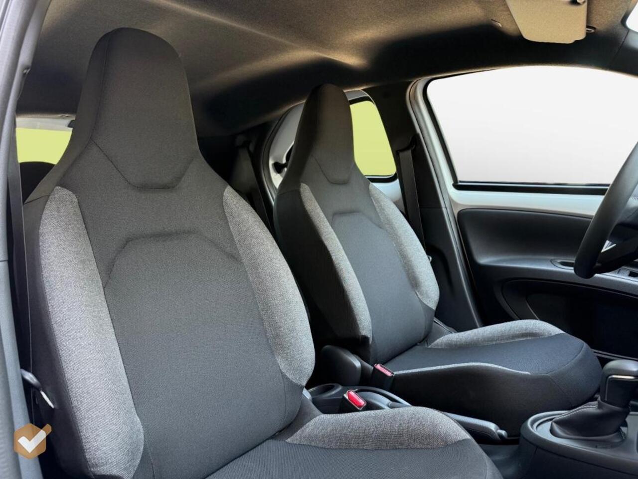 Toyota AYGO 1.0 VVT-i S-CVT Play Automaat 1e Eig. NL-Auto *Geen Afl. kosten*