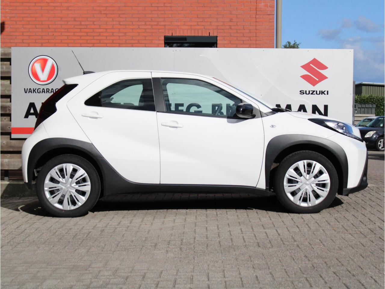 Toyota AYGO X 1.0 VVT-i MT Play Achteruitrijcamera, Airco, Adaptieve Cruise Control, Apple Carplay/Android Auto