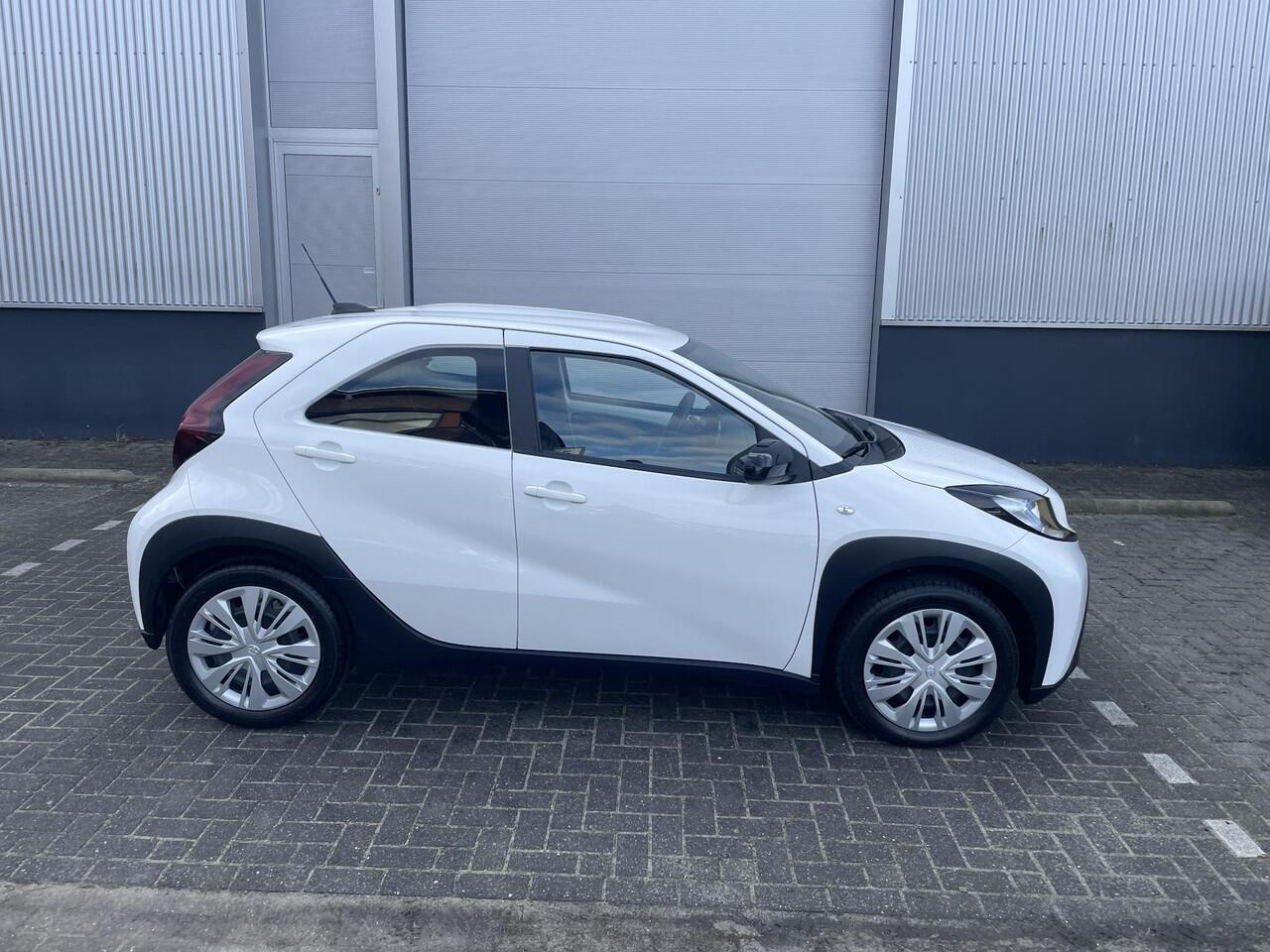 Toyota AYGO X 1.0 VVT-i MT Play