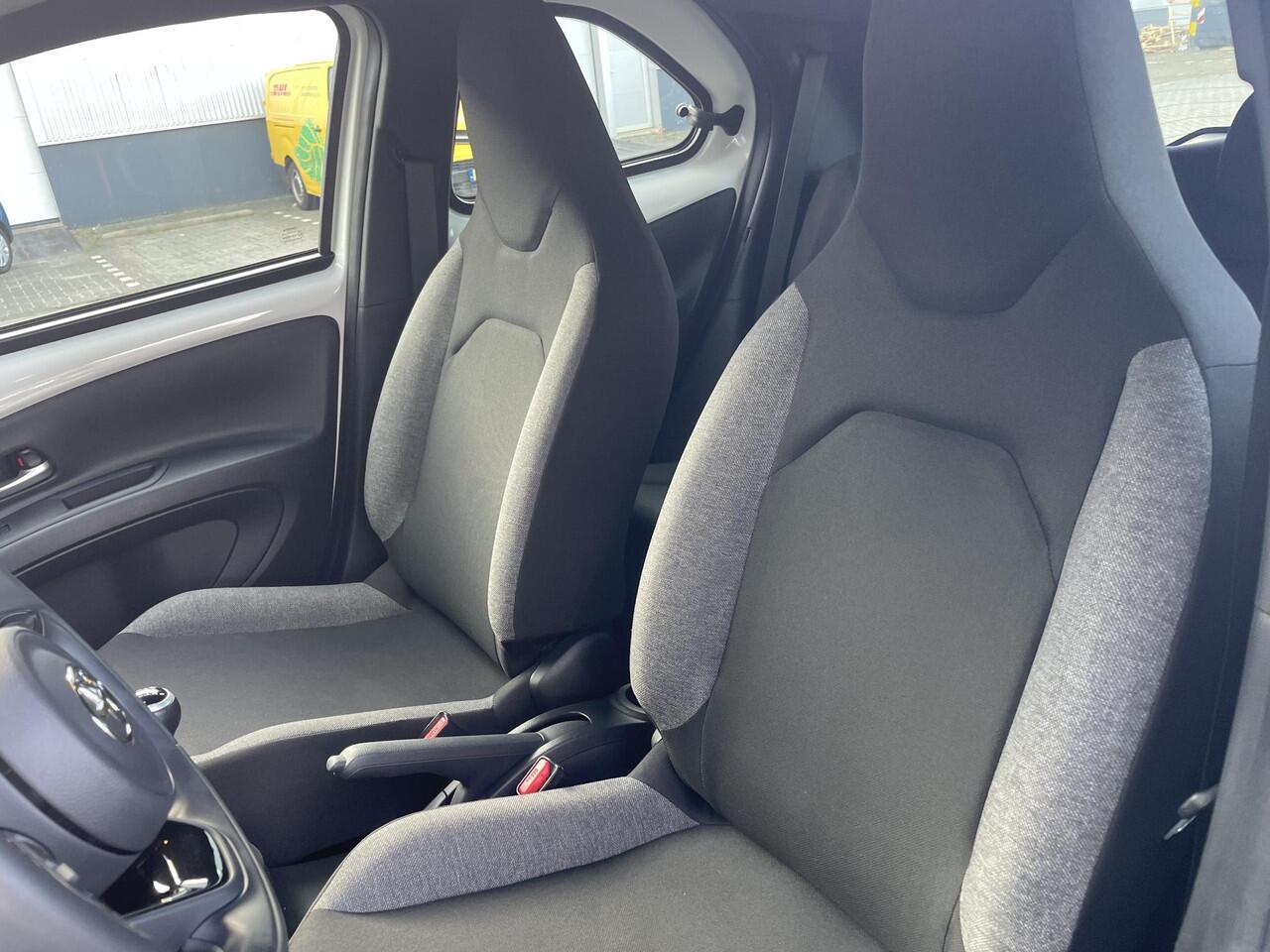 Toyota AYGO X 1.0 VVT-i MT Play