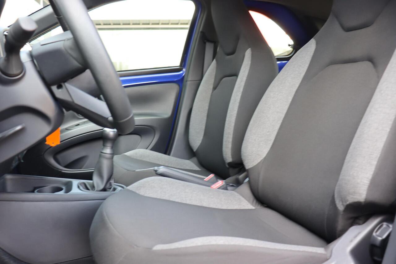 Toyota AYGO X 1.0 VVT-i MT Play, Camera