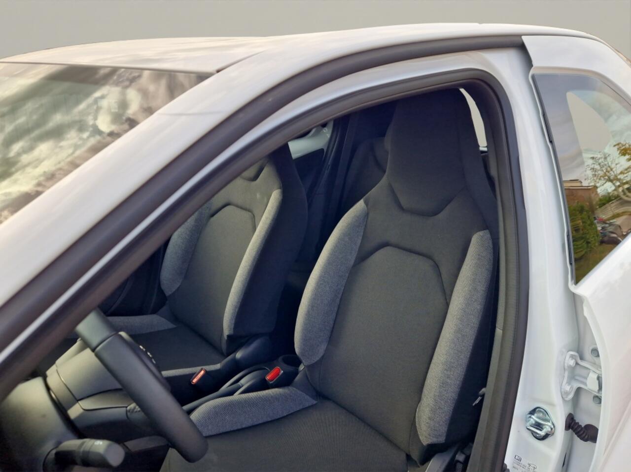 Toyota AYGO 1.0 VVT-i S-CVT Play Automaat - Groot Multimedia scherm