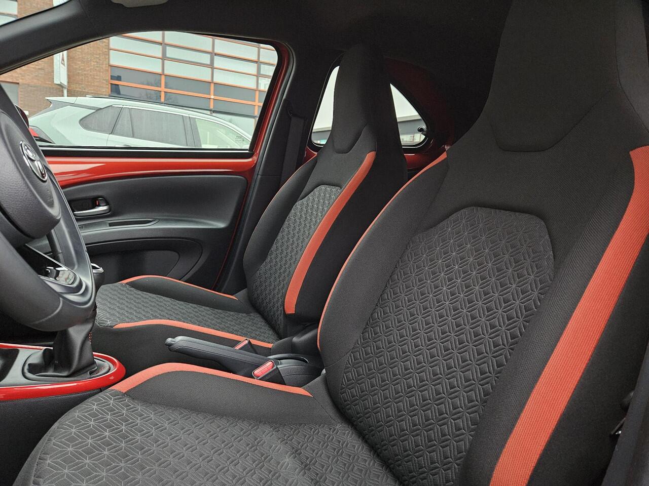 Toyota AYGO X 1.0 VVT-i MT Premium Special | Parkeersensoren rondom | Full map Navigatie | Keyless/Smart entry |