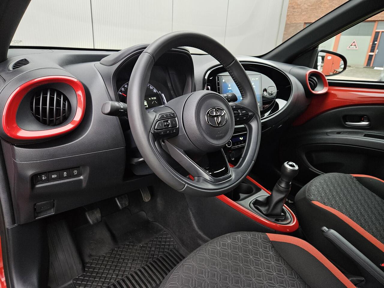 Toyota AYGO X 1.0 VVT-i MT Premium Special | Parkeersensoren rondom | Full map Navigatie | Keyless/Smart entry |