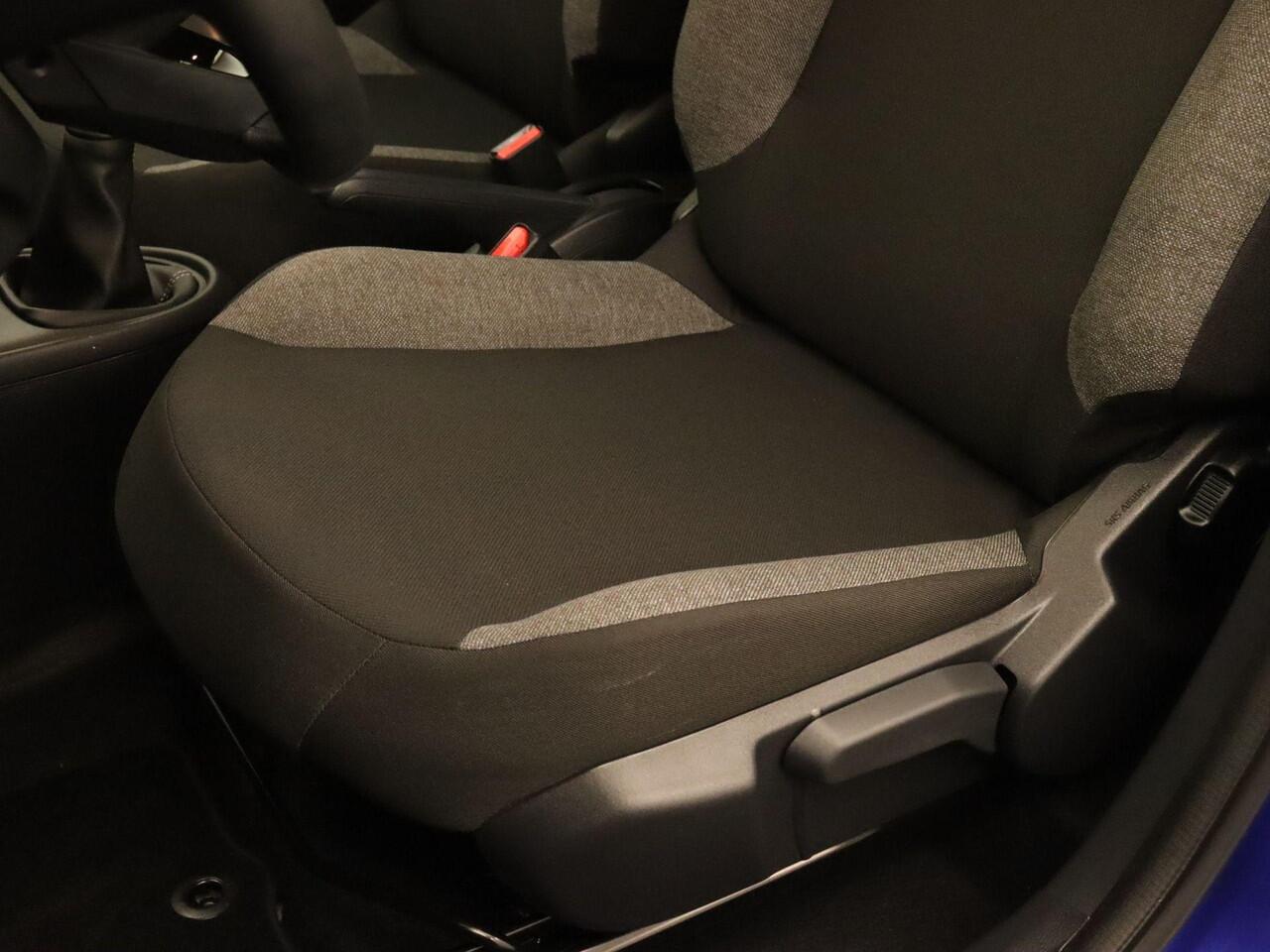 Toyota AYGO X 1.0 VVT-i MT Play - ORIGINEEL NEDERLANDSE AUTO - AFKOMSTIG VAN 1E EIGENAAR - CAMERA - AIRCO - BLUETOOTH - APPLE CARPLAY/ ANDROID AUTO - ADAPTIEVE CRUISE CONTROL - DAB AUDIO -