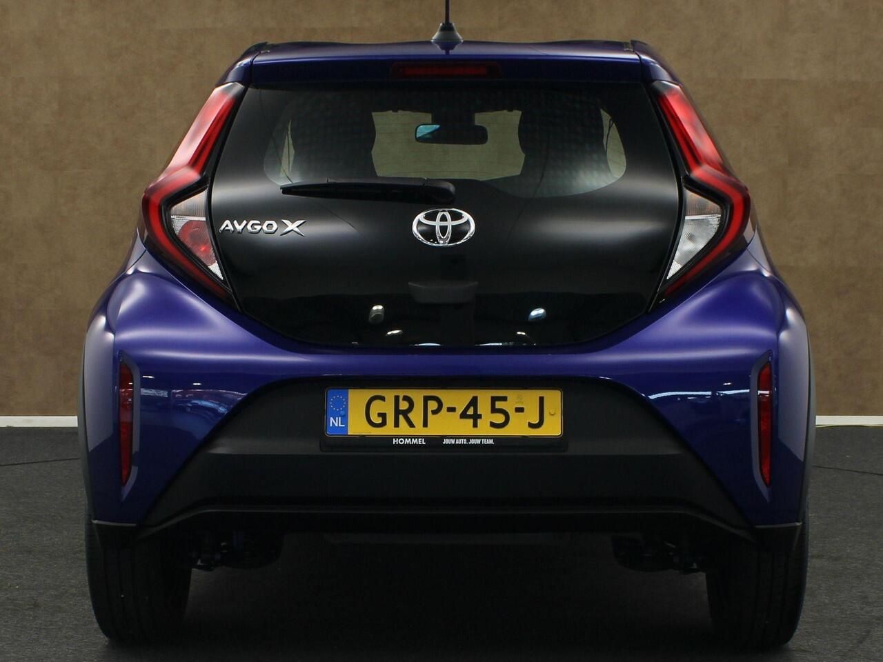 Toyota AYGO X 1.0 VVT-i MT Play - ORIGINEEL NEDERLANDSE AUTO - AFKOMSTIG VAN 1E EIGENAAR - CAMERA - AIRCO - BLUETOOTH - APPLE CARPLAY/ ANDROID AUTO - ADAPTIEVE CRUISE CONTROL - DAB AUDIO -