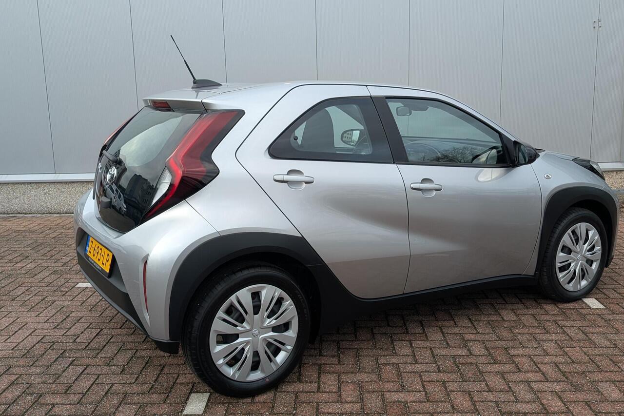 Toyota AYGO X 1.0 VVT-i MT Play Apple Carplay | Metallic lak | Achteruitrijcamera
