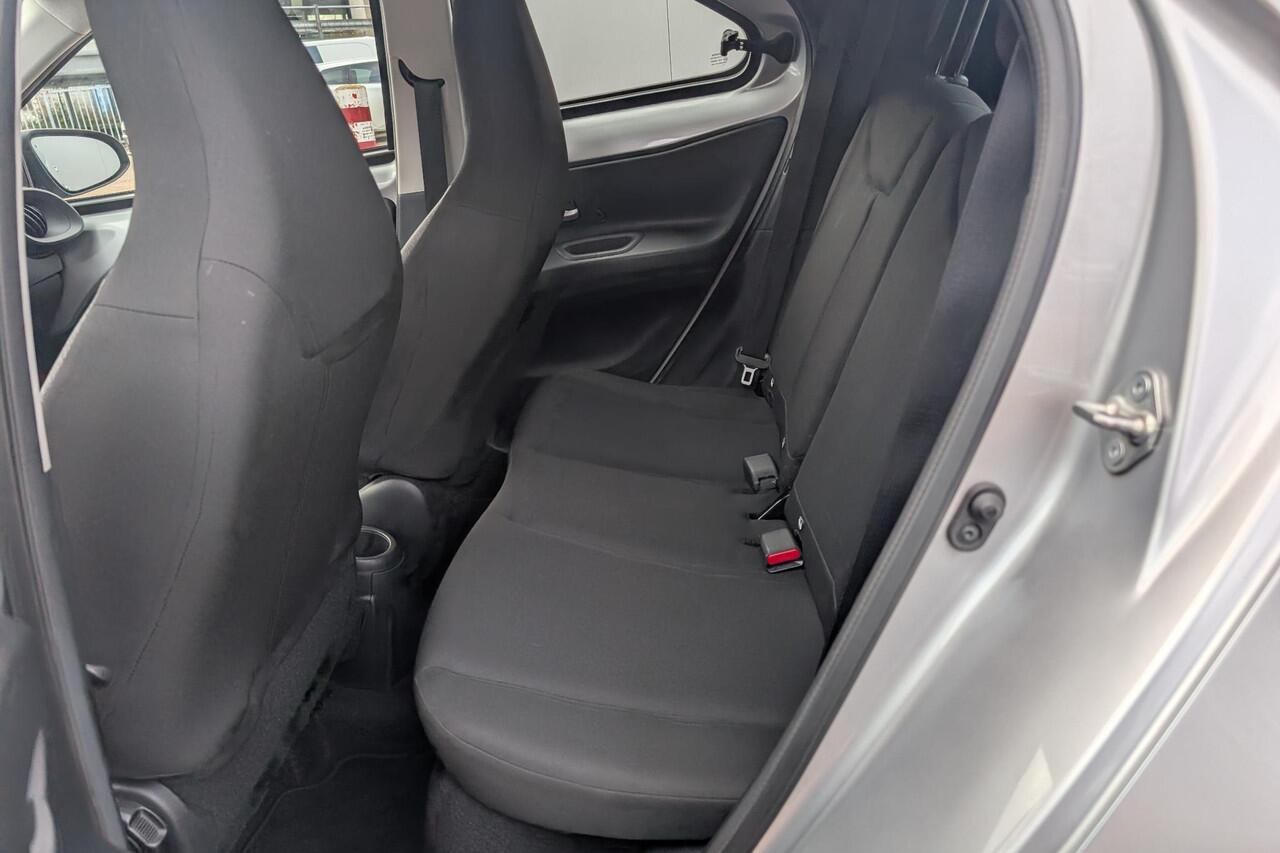 Toyota AYGO X 1.0 VVT-i MT Play Apple Carplay | Metallic lak | Achteruitrijcamera