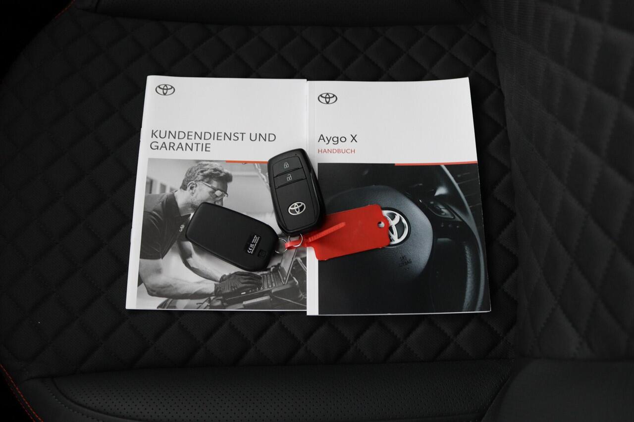 Toyota AYGO X 1.0 VVT-i S-CVT Premium | Automaat | Cabrio dak | Leer-stof bekleding | Stoelverwarming |