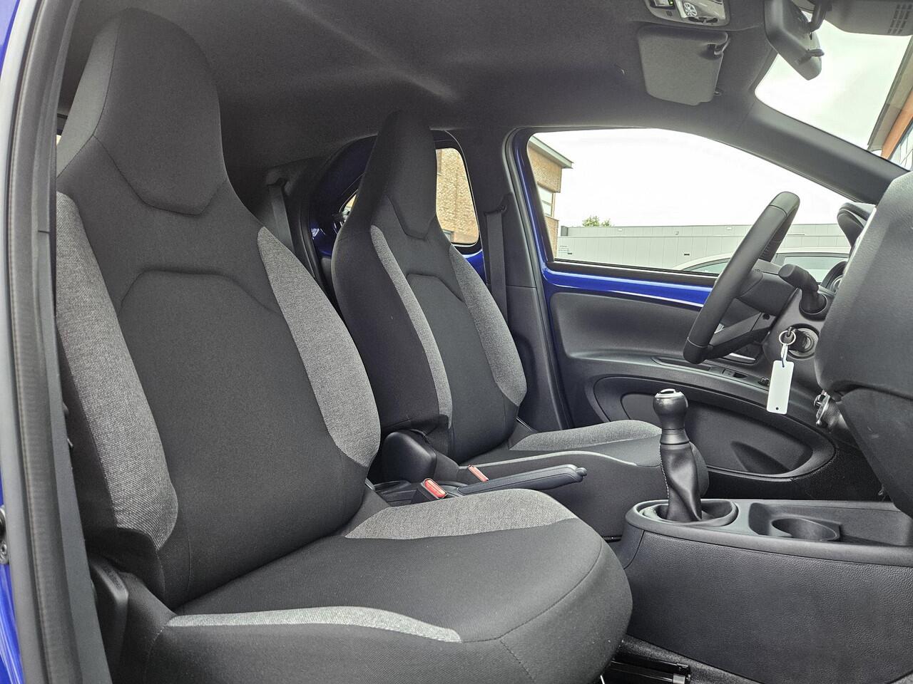 Toyota AYGO X 1.0 VVT-i MT Play | Allseason banden | Origineel NL | 1e eigenaar | Adaptieve Cruise Control | Apple Carplay & Android Auto | Achteruitrijcamera | Garantie t/m 09-2034 of 200.000km