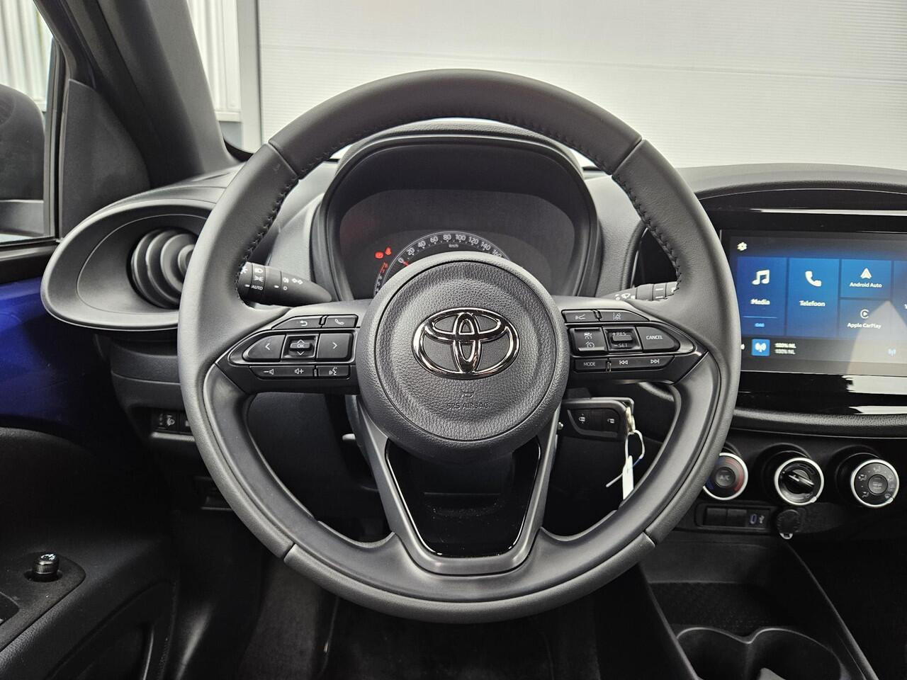 Toyota AYGO X 1.0 VVT-i MT Play | Allseason banden | Origineel NL | 1e eigenaar | Adaptieve Cruise Control | Apple Carplay & Android Auto | Achteruitrijcamera | Garantie t/m 09-2034 of 200.000km