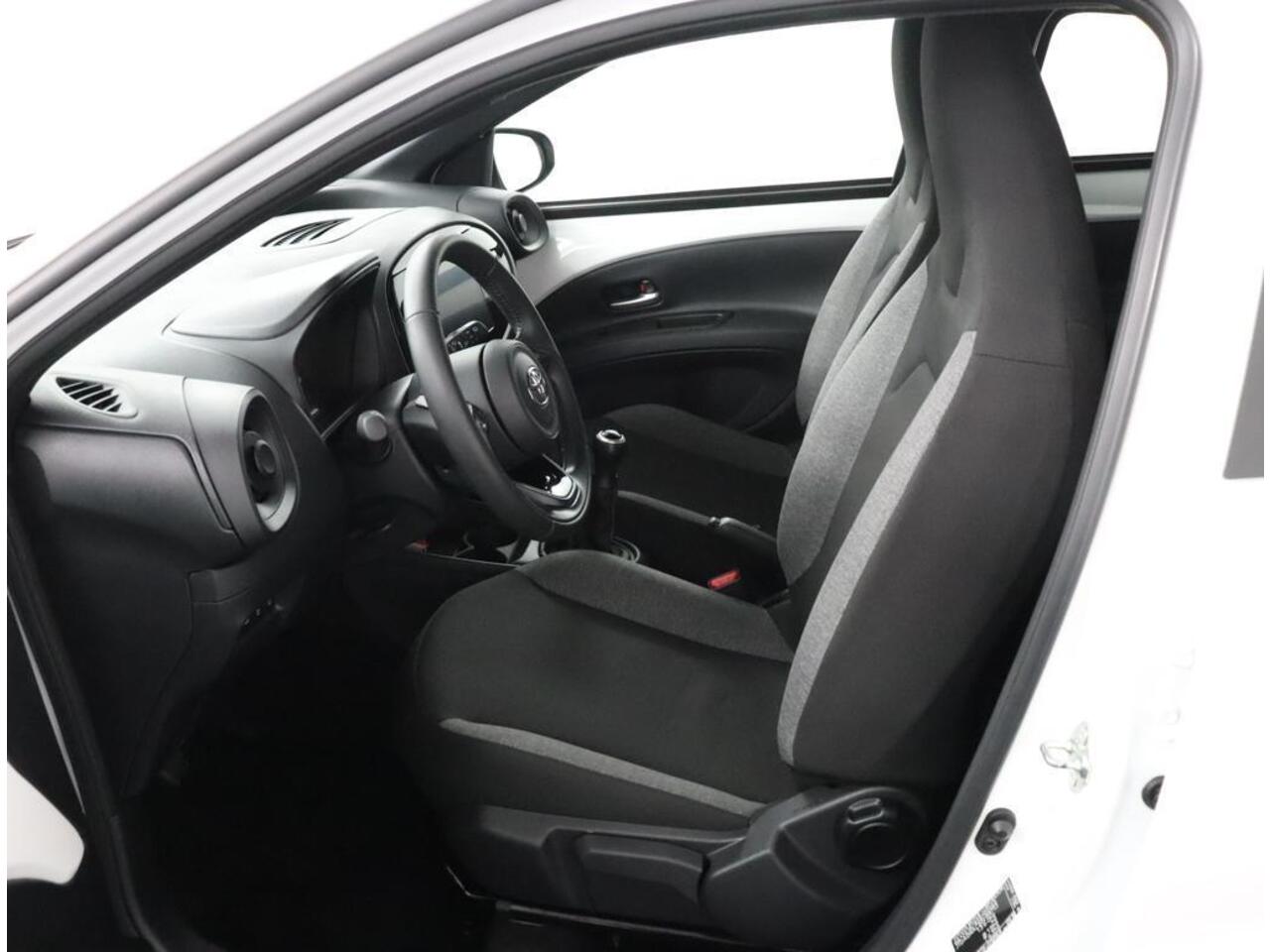 Toyota AYGO X 1.0 VVT-i MT Play | Apple carplay & Android Auto | Airconditioning | Achteruitrijcamera |