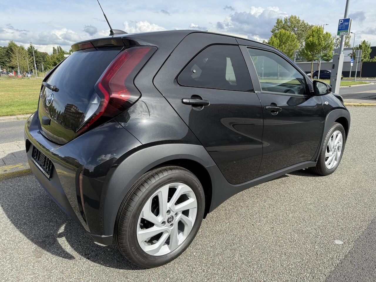 Toyota AYGO X 1.0 VVT-i MT Nieuw / 17'' LMV / Carplay / Stoelverwarming