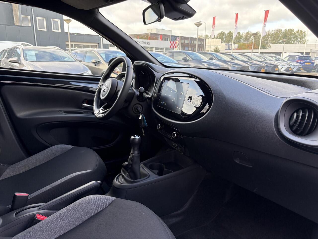 Toyota AYGO X 1.0 VVT-i MT Business