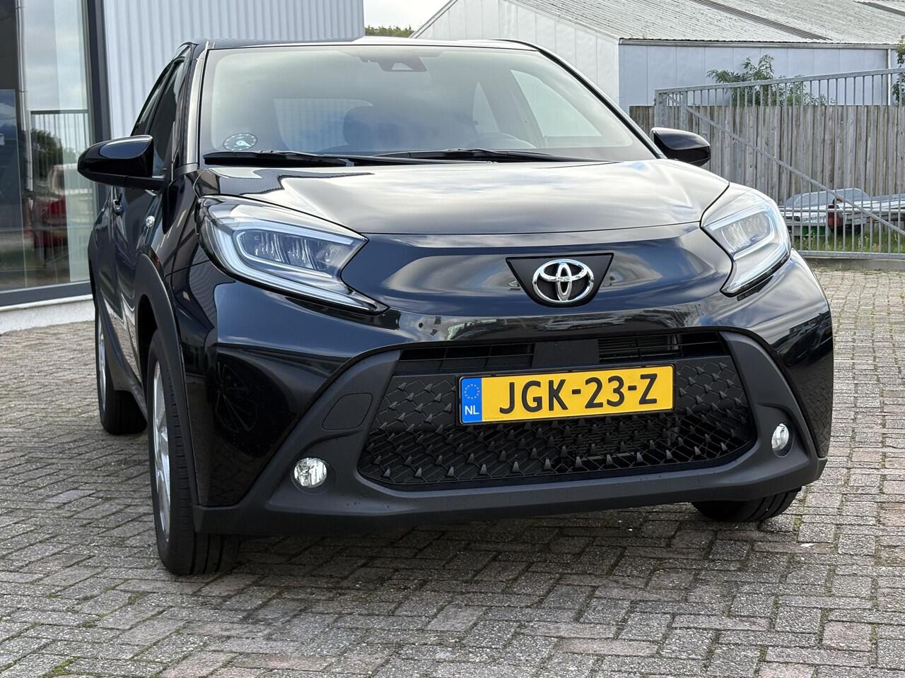 Toyota AYGO X 1.0 VVT-i MT Business